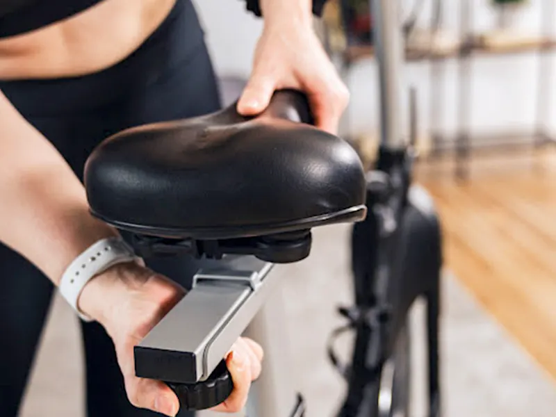 نحوه تنظیم صحیح زین و فرمان دوچرخه ثابت برای جلوگیری از آسیب‌های ورزشی